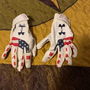 YL under armour gloves